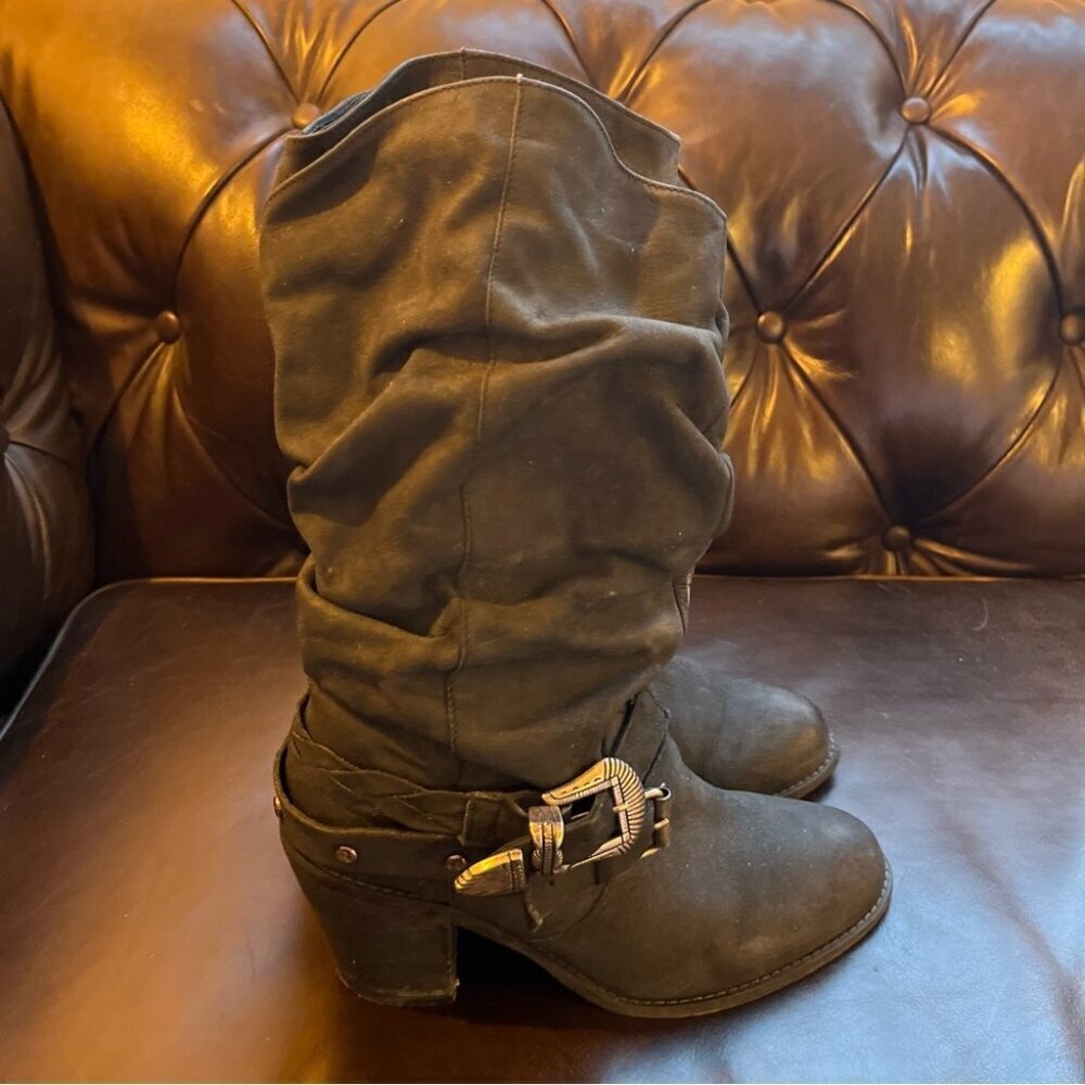 Women’s black cowboy boots size 8.5
